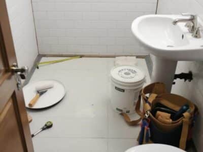How-to-Remodel-Your-Bathroom-on-a-Budget_1747721418